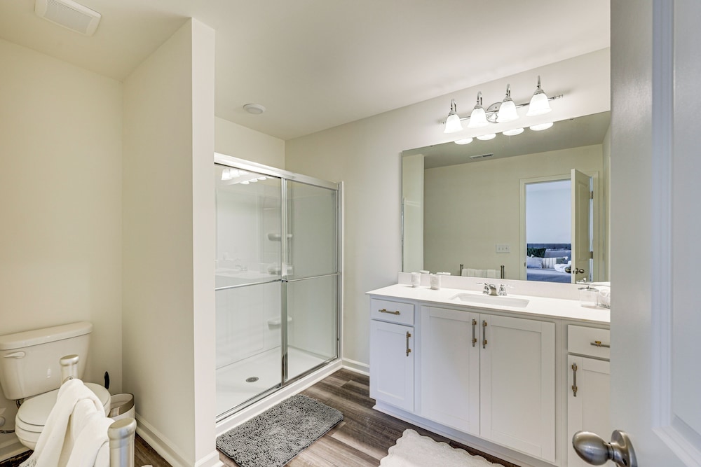 Screened Patio: Townhome 3 Mi to Dtwn Wilson!