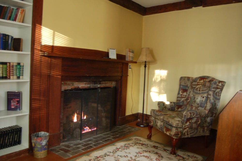New Hampshire Mountain Inn