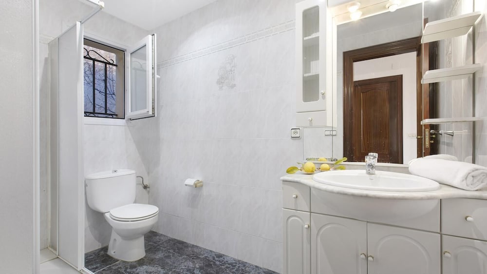 Vila Maer in Blanes With 5 Bedrooms and 2 Bathrooms