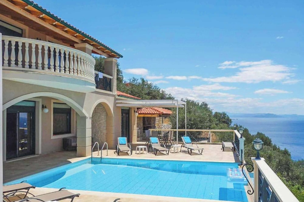 Villa Anna Nissaki