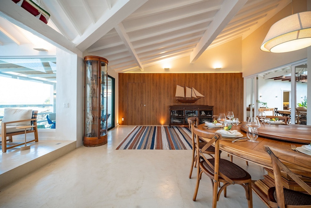 Angra - Mombaça | Mansão Espetacular Beira-Mar, 7 Suites - por Casapē Rio