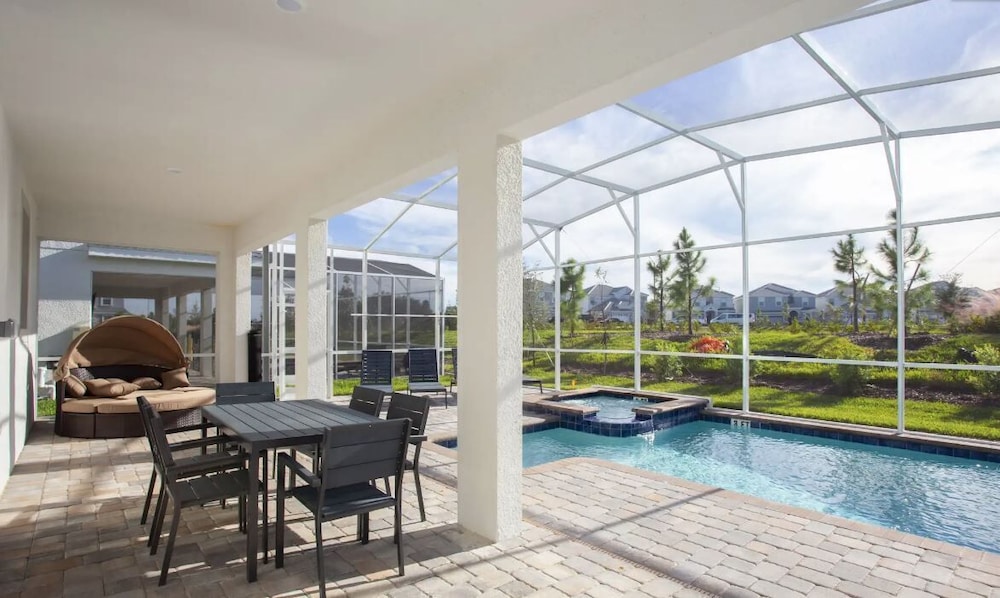 6 Bedroom Home at Champions Gate - Image 4