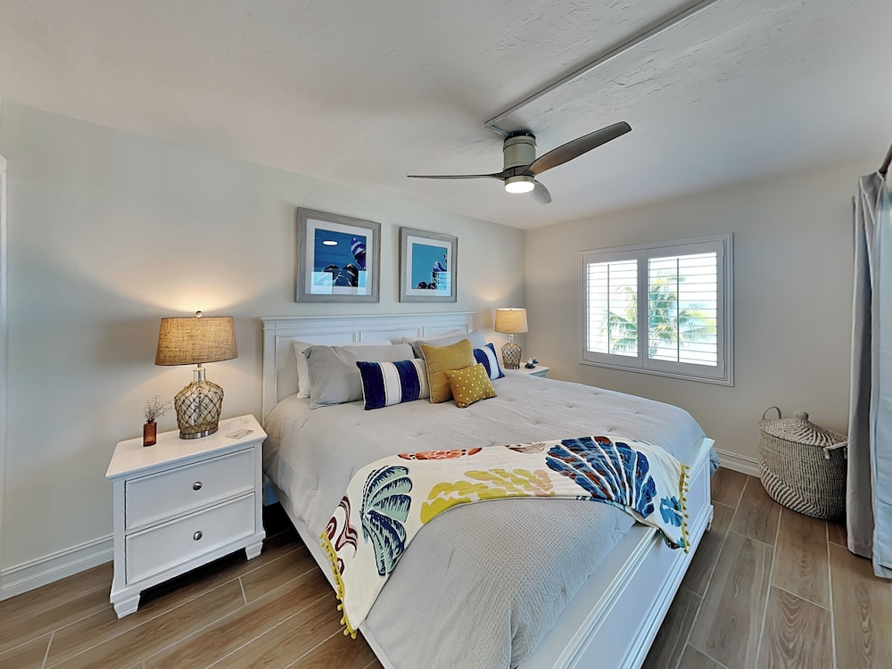 Seaside 4 by Distinctive Beach Rentals