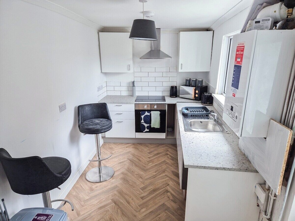 4 Bedroom House Near Swansea Marina & City Centre