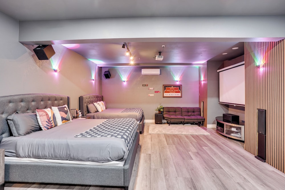 3 Mi to Disneyland: Home w/ Hot Tub + Game Room