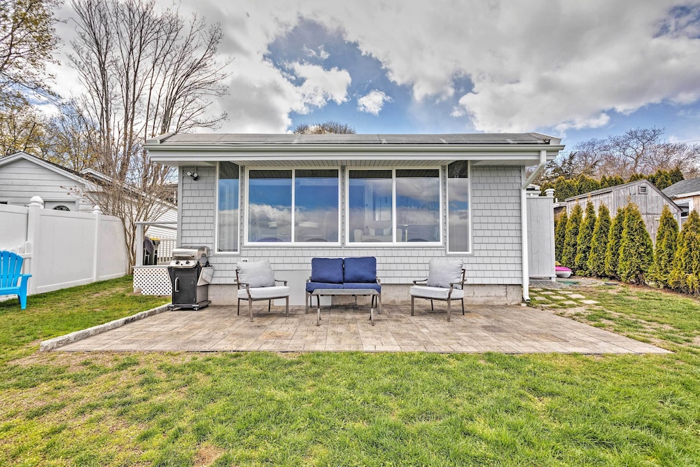 Waterfront Portsmouth Cottage: 8 Mi. From Newport!