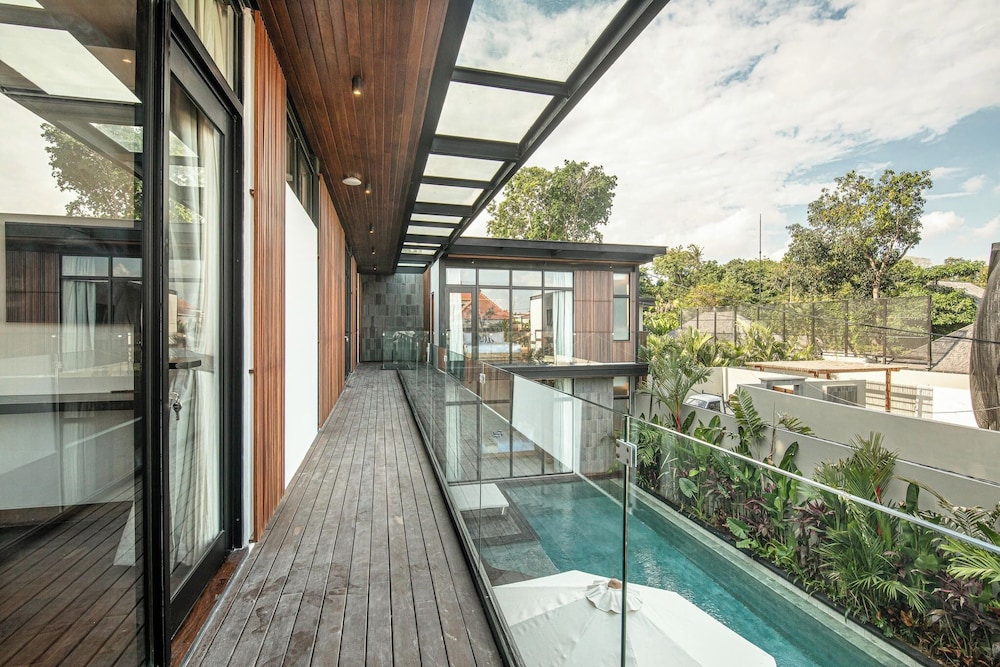 Opulent 6BR Villa, 400m From Canggus Golden Shore