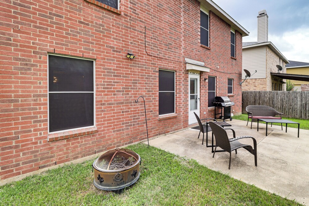 Near At&t Stadium & Six Flags: Texas Family Home!