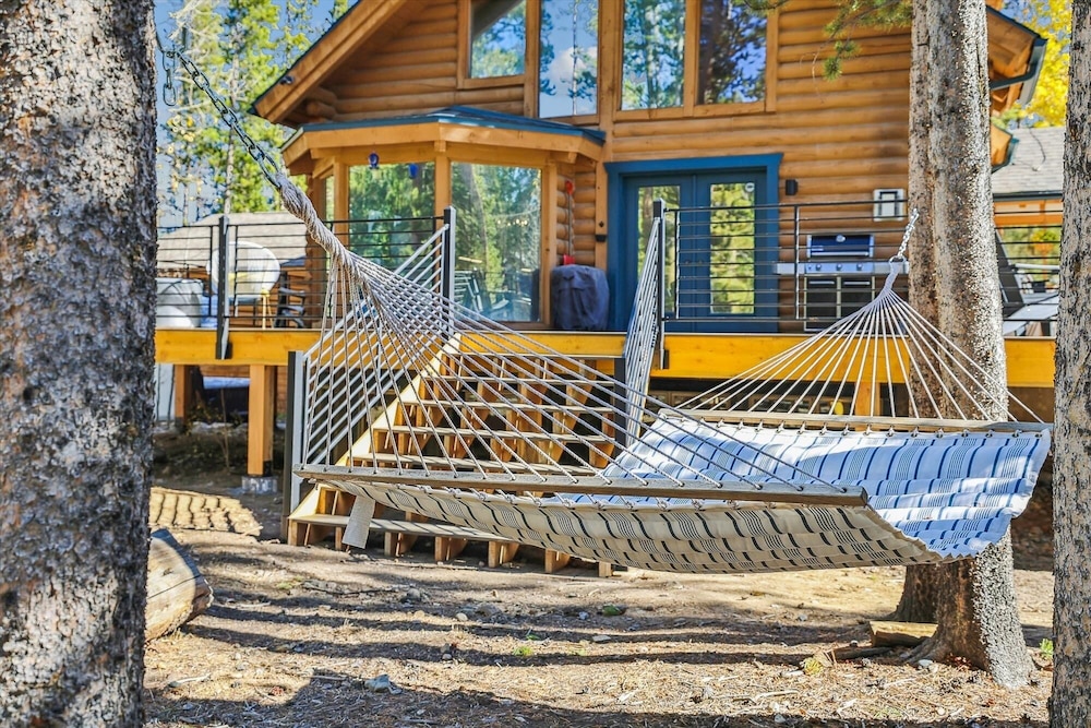 American Way Chalet 5 Bedroom Home