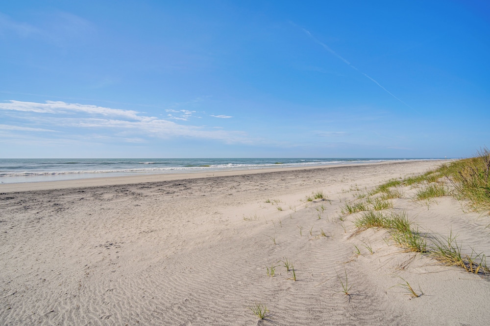 1 Block to Brigantine Beach: Breezy Home w/ Patio!