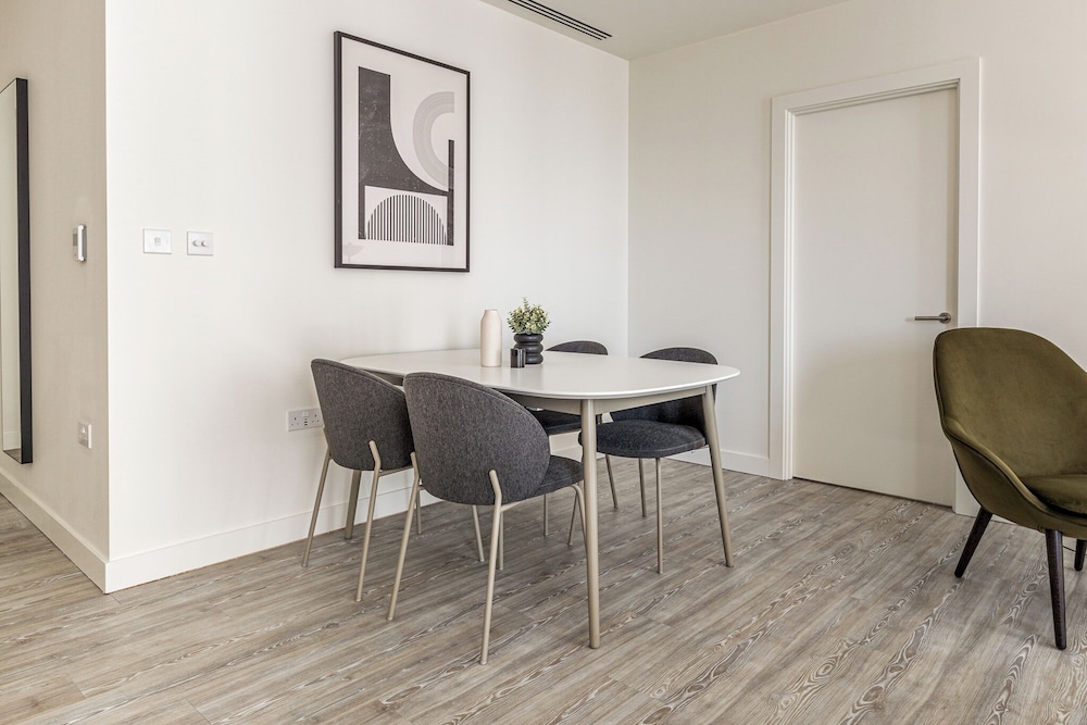Stratford Apartments by Urban Rest