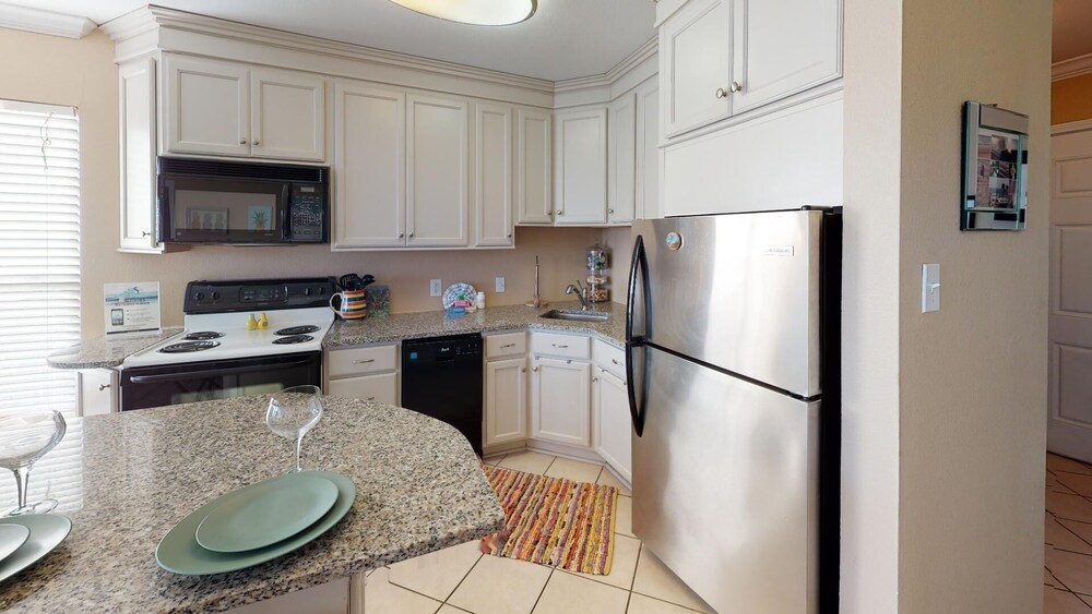 Seascape 1308 2 Bedroom Condo by RedAwning