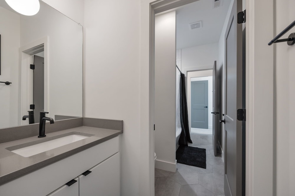 Elevate - Modern Luxury - Stunning City Views