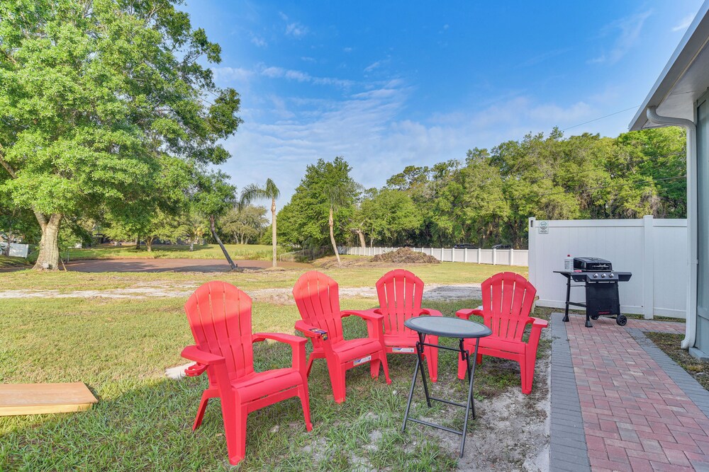 6 Mi to Busch Gardens: Family & Pet Friendly Home