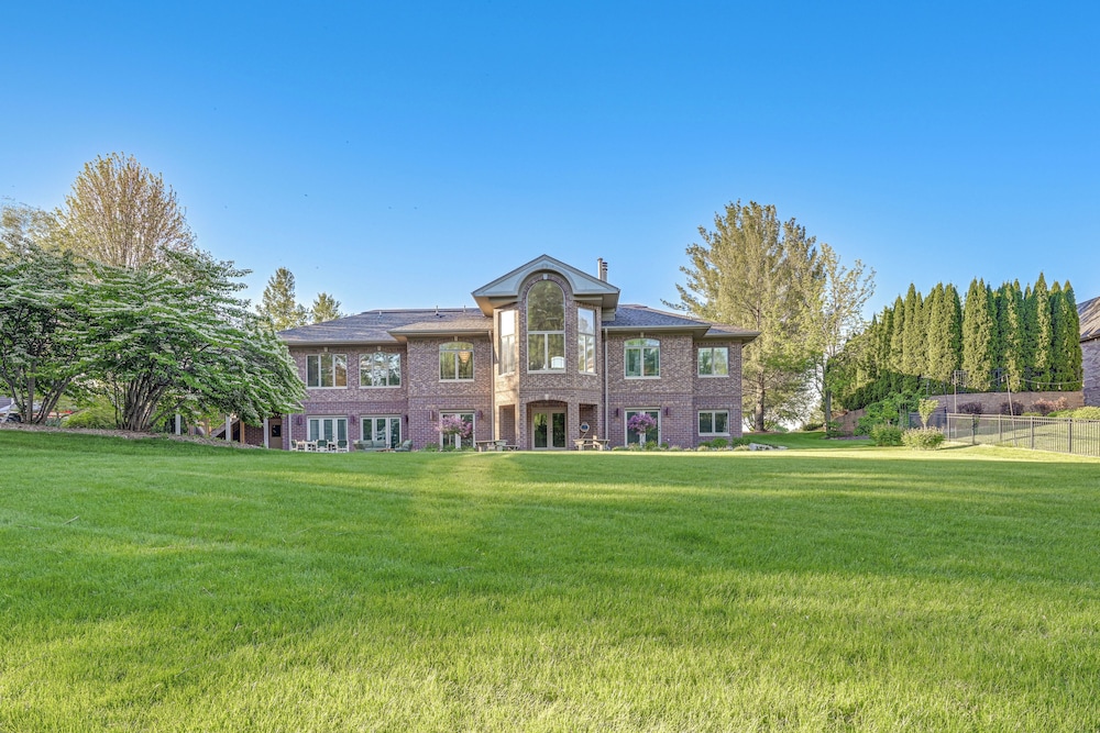 9 Mi to Svsu: Family Home w/ Deck & Yard