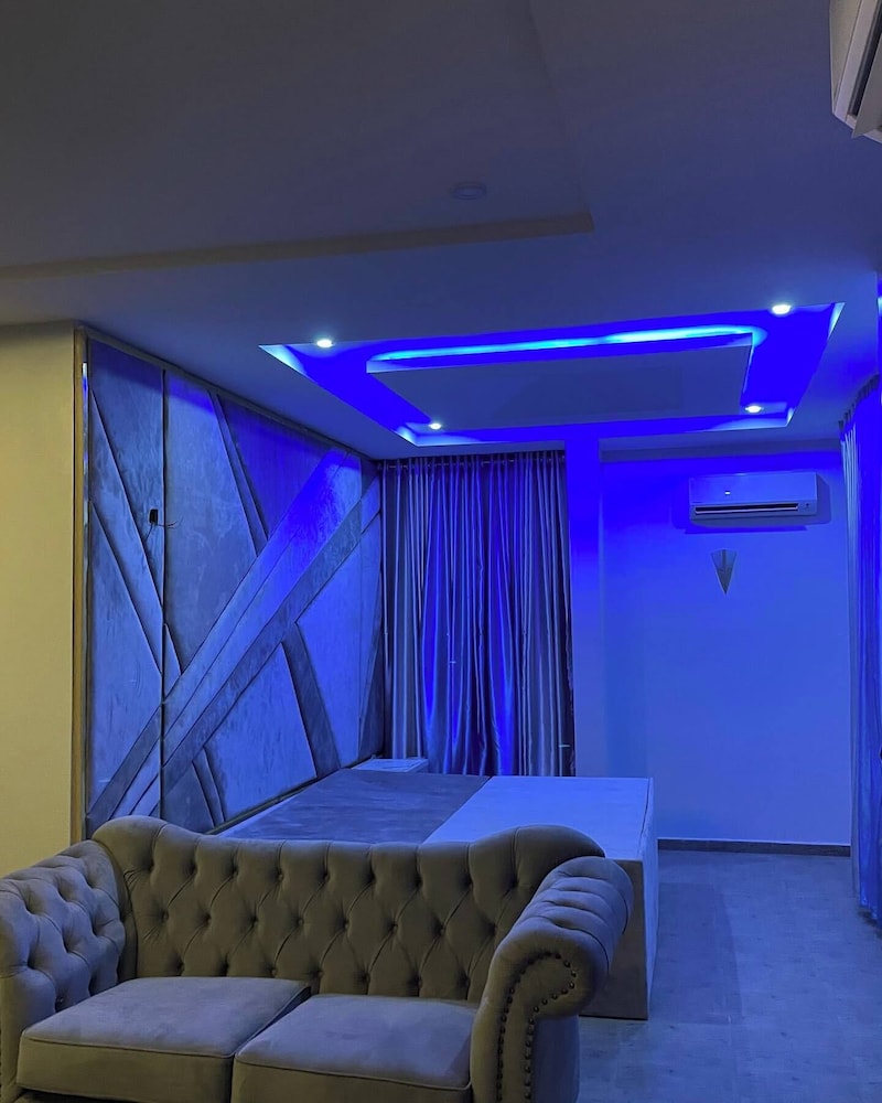 Villa Maxili Hotel and Apartment