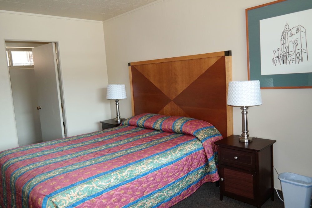 Klamath Falls Vacations - River Park Inn - Property Image 1