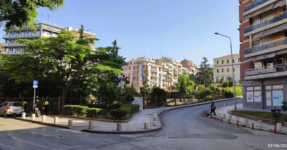 Luxury Art Deco 1-bed Apartment in Thessaloniki photo 5
