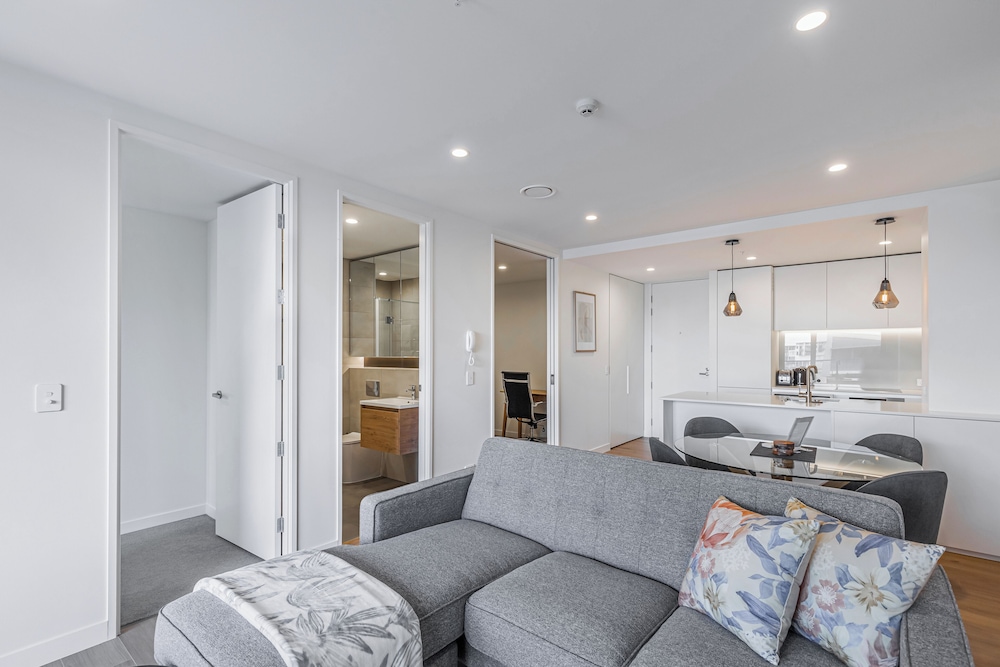 Stylish Apt+Balcony+Full Amenities Zodiak Stays