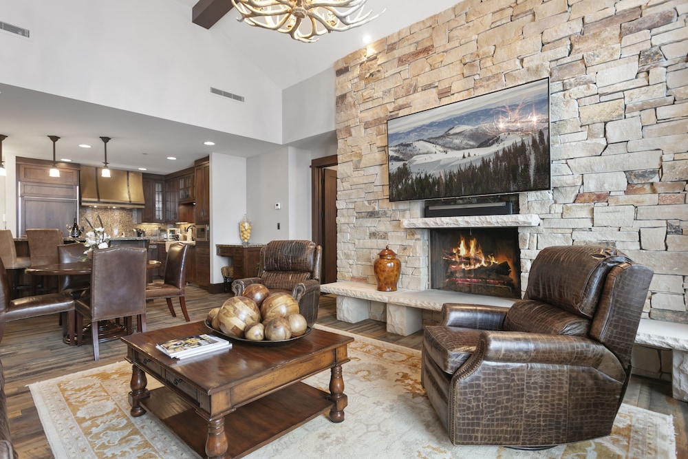 Arrowleaf Lodge- Two Bedroom #401 2 Condo