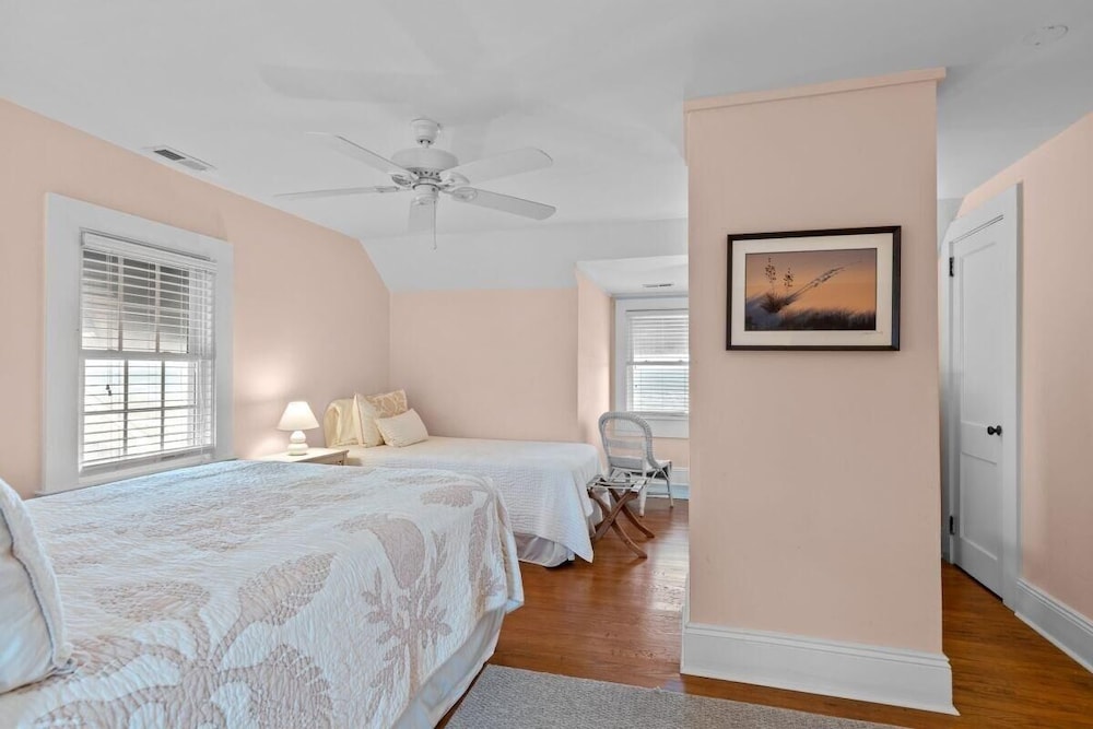 Sutton Cottage 5 Bedroom Home
