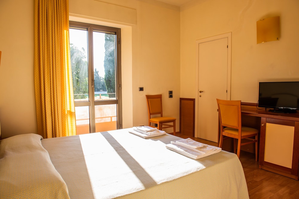 Settecolli Sport Hostel - Double Room 109 view 3