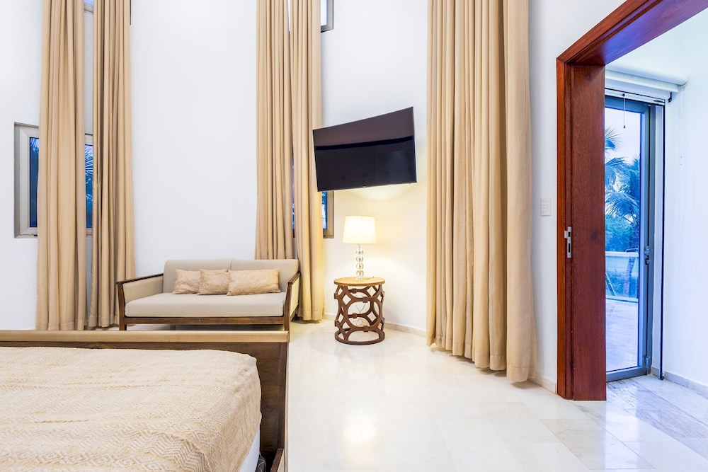 Villa Desiree 5BR Cocotal Luxury Villa Pool Maid