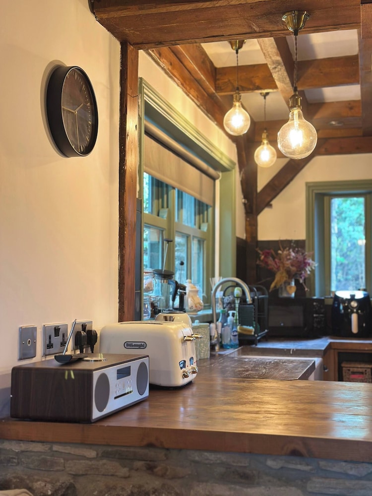 ๐ฟ Quaint Country Cottage With Valley Views, Dog-friendly & Horse-friendly