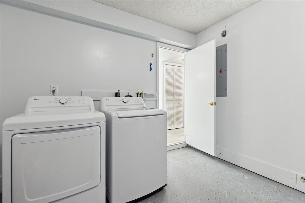8664 N Atlantic Ave