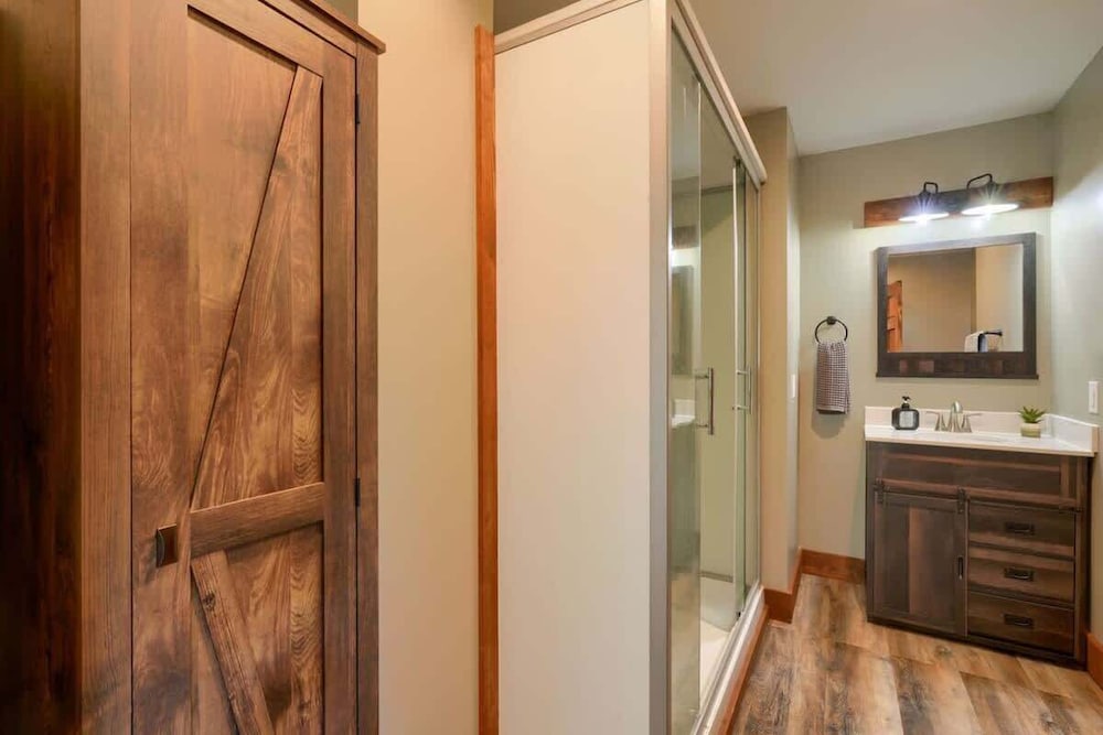 Tranquil Heights Cabin In Hocking Hills- HOT Tub!