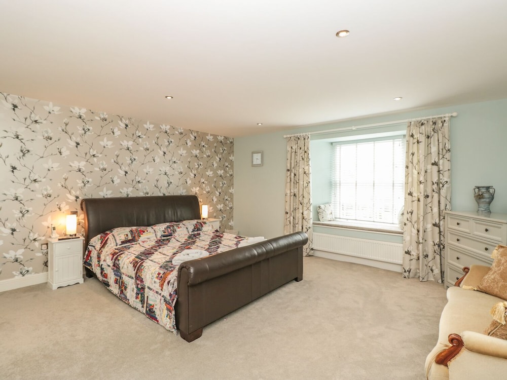 Lower Norton Farmhouse view 3