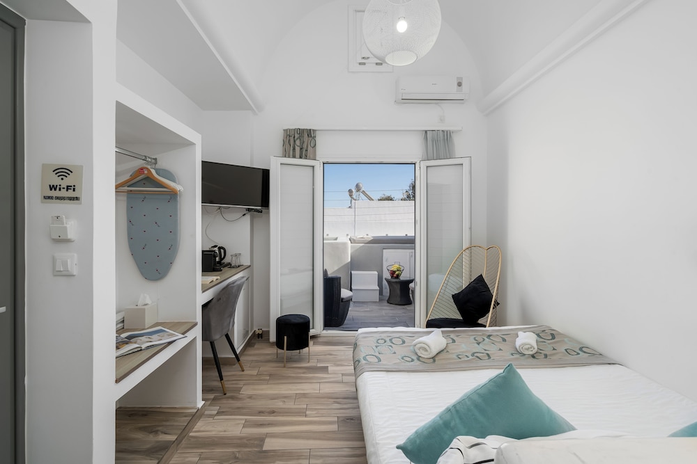 Oasis Suites Fira