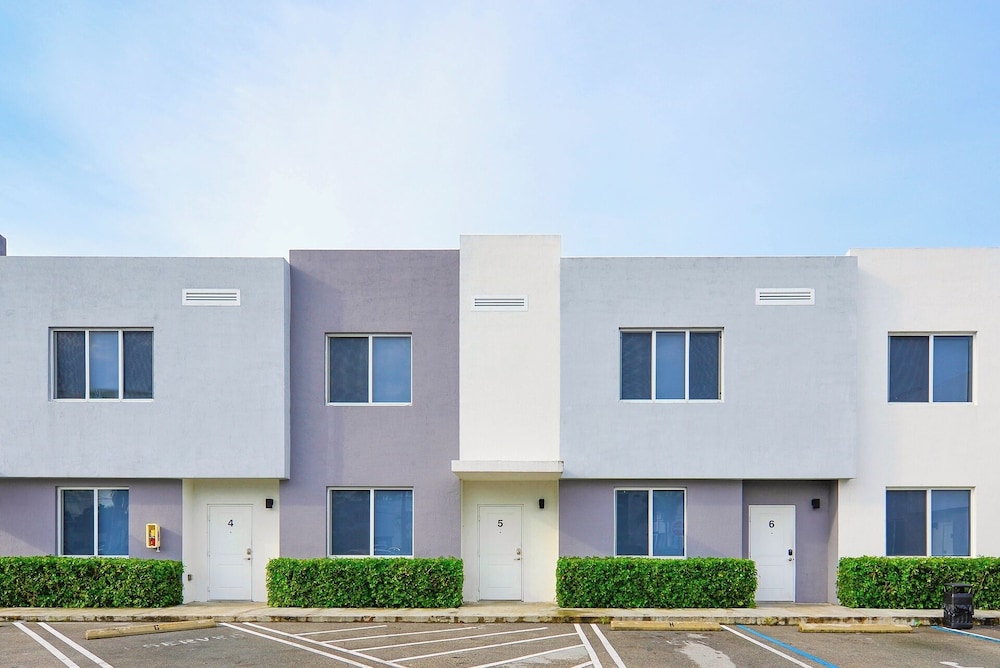 Prime Townhouses Near Design District