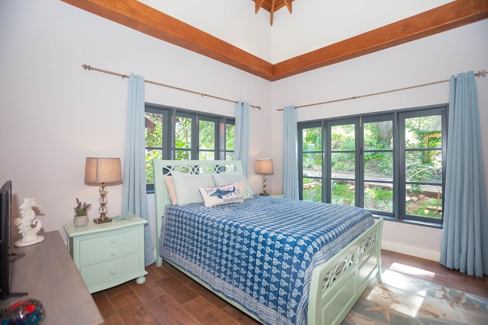 Casa Catarata 3 Bedroom Home by RedAwning view 2