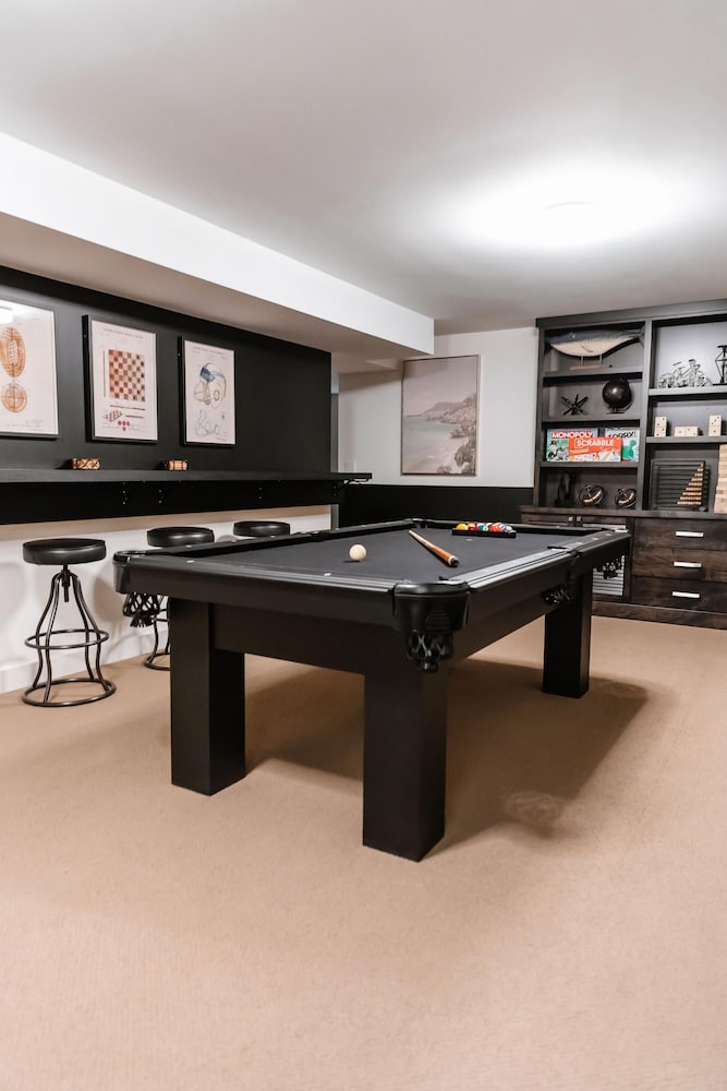 Private Luxury Oasis w Pool HT Parking
