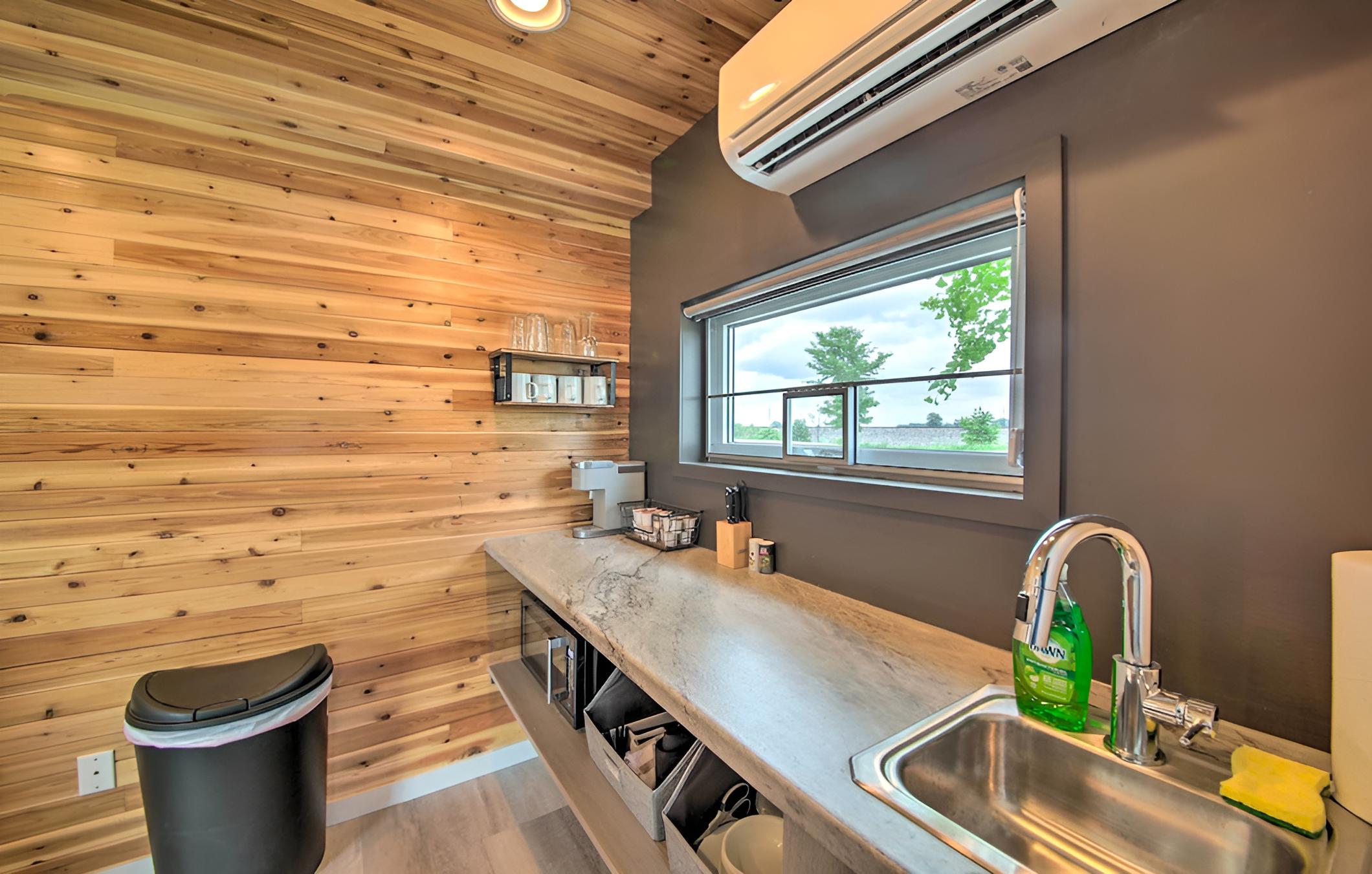 Trendy New Haven Studio: 10 Mi to Fort Wayne! view 5