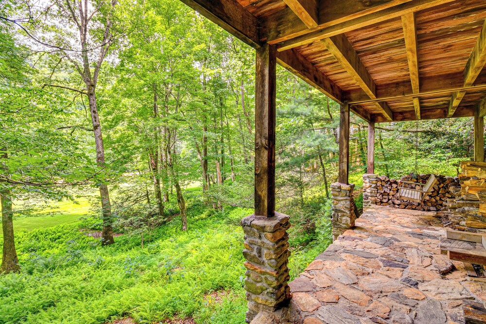 Peaceful Burnsville Cabin By South Toe River!