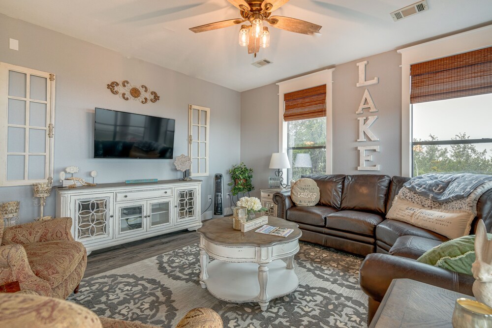 Jonestown Condo on Lake Travis w/ 2 Balconies! - Property Image 24