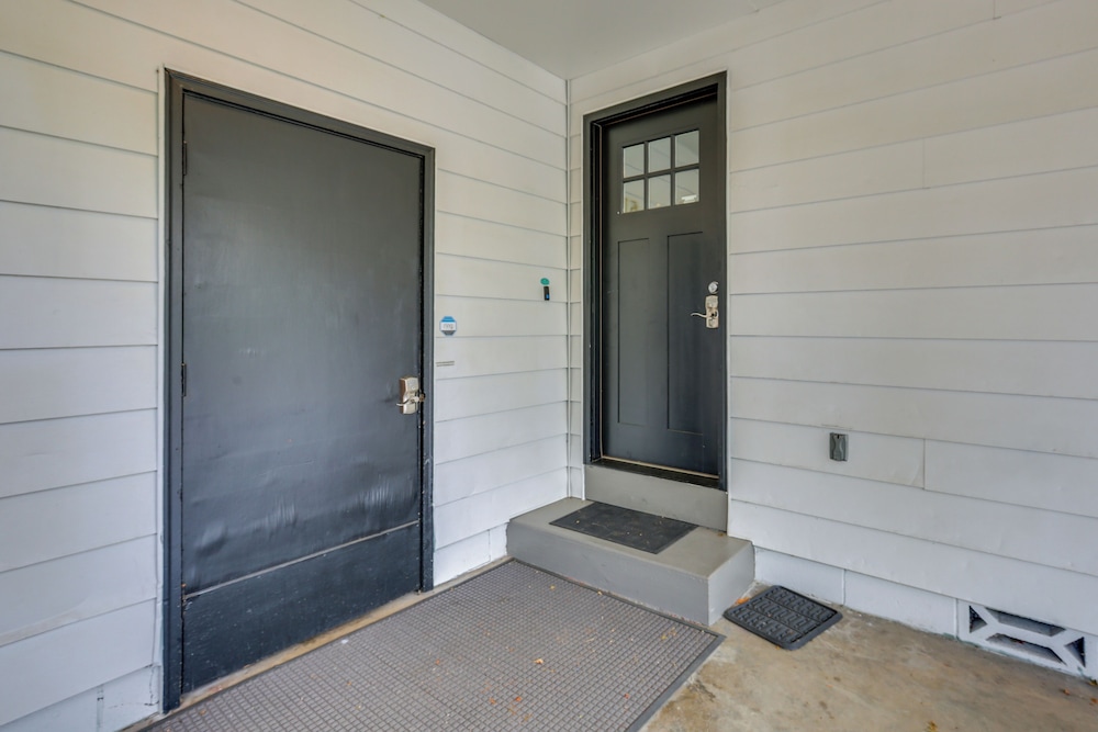 Hot Tub & Fenced Yard: Cozy Cottage Grove Home