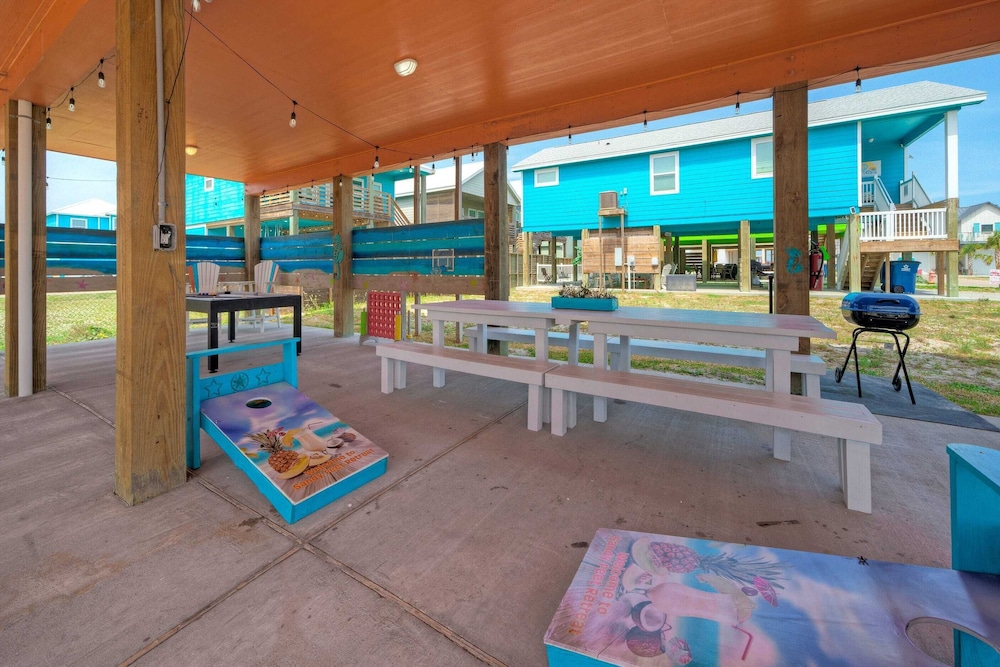 Port A Getaway Games, Grill, Close to Beach Sandy Feet Retreat by Avantstay