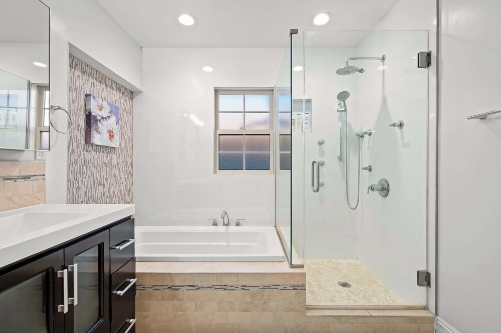 Luxury Estate With Sparkling Pool & Elegant Amenities