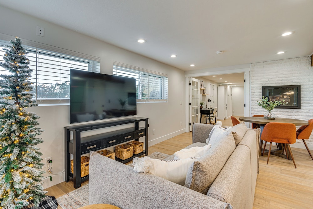 4 Mi to Downtown Ogden: Home w/ Pool Access!