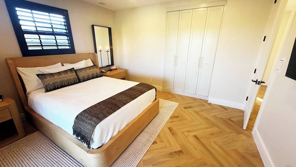 New 5 Bedroom Modern Villa on Golf Course