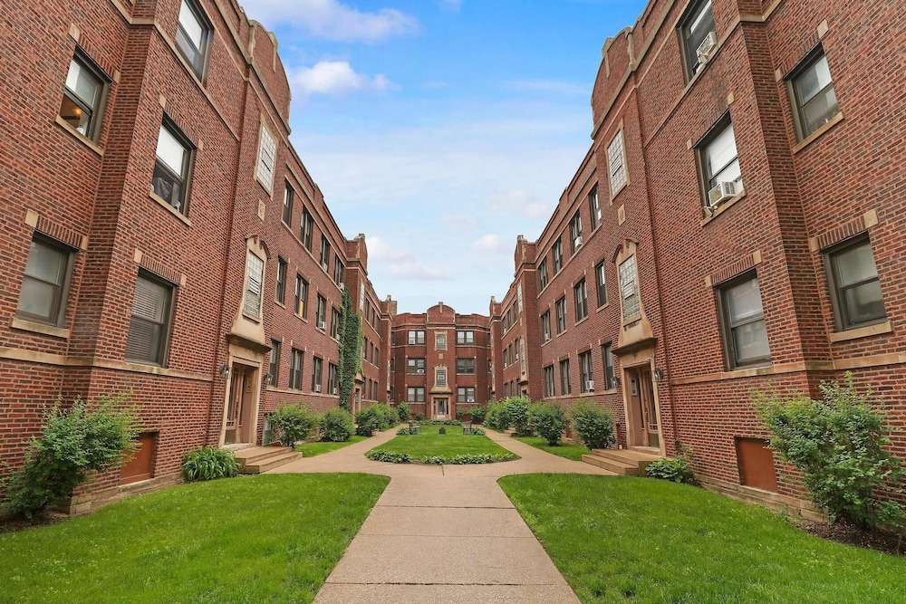 2BR Getaway - Touhy 3S