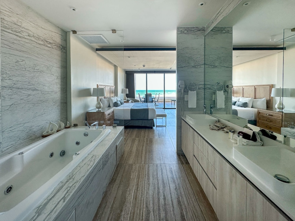 2BR Iconic Oceanfront Escape