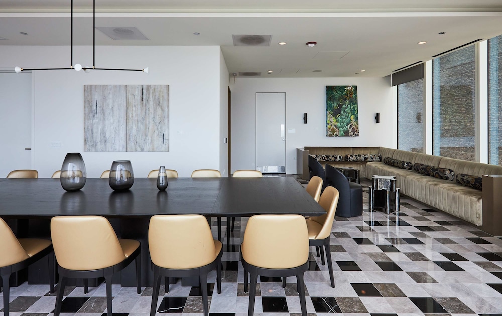 Top-tier Stay 49th Fl Lakefront City Views