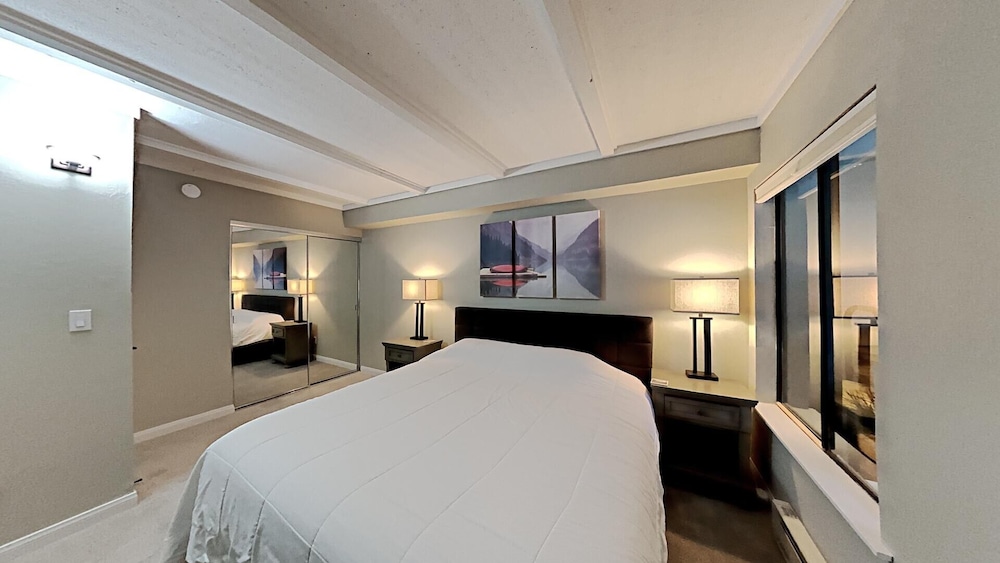 Spacious 2 BR Units at 1849 Condos With Free Pool, Parking & Wifi