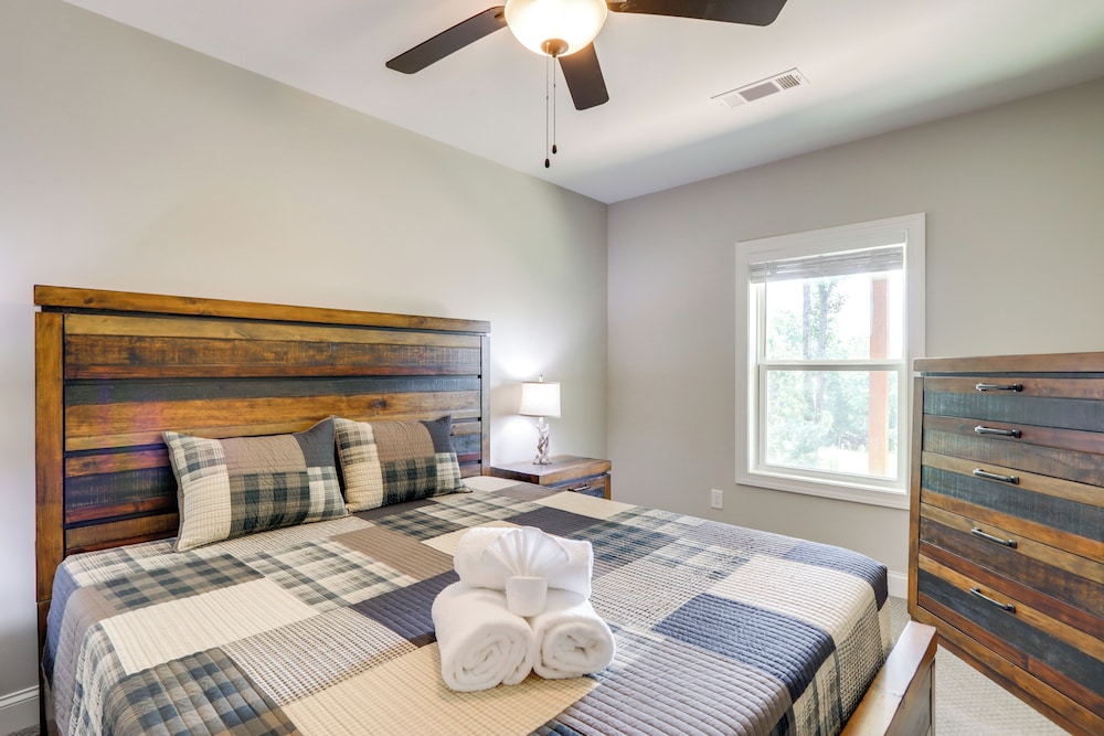 Cozy Blue Ridge Cabin: Game Room & Mountain Views