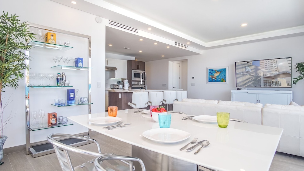 Breathtaking 2 Bedroom Condominium