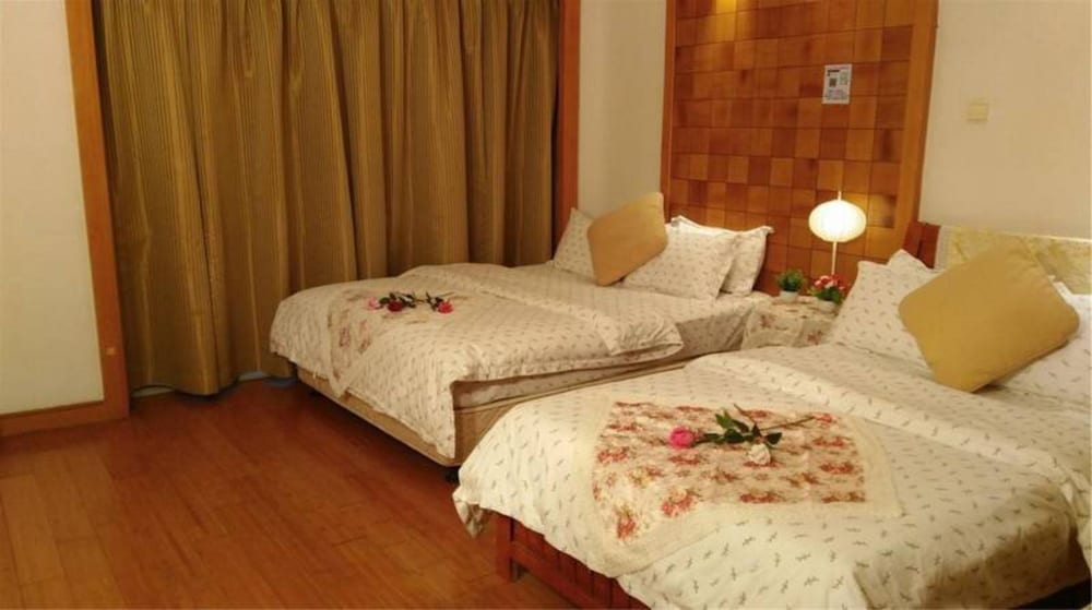 Lingnaying Business Apartment view 2